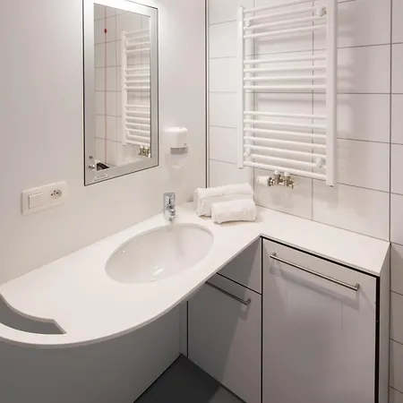 Den Briel 3* Гент