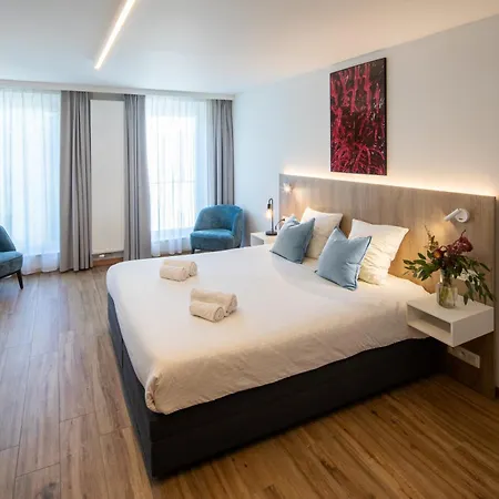 Den Briel 3* Ghent